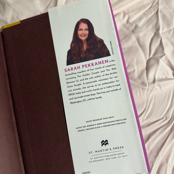 Book of the Month House of Glass Novel by Sarah Pekkanen - Picture 3 of 4